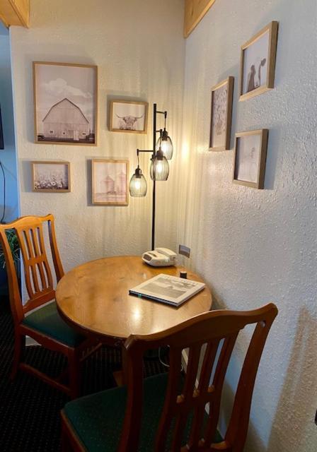 Moose Creek Lodge & Suites Cody Quarto foto